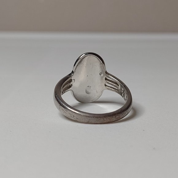 Silver Tone And Black Oval Shaped Ring Size 9 - Picture 4 of 11